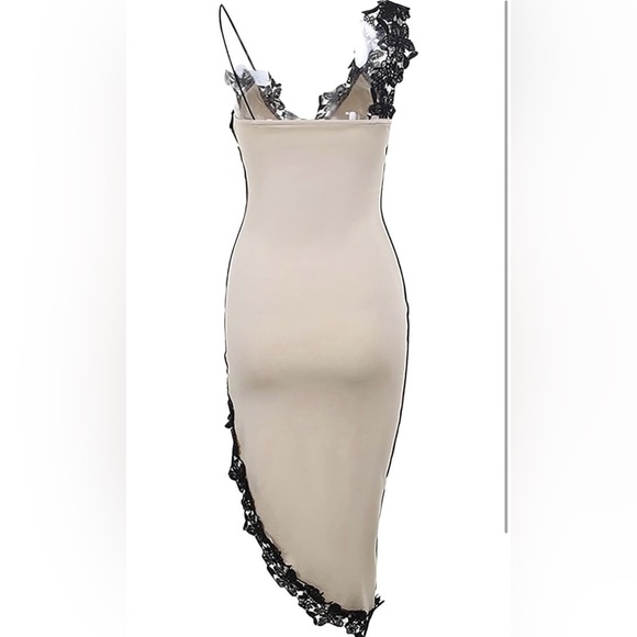 Deep v lace dress - Picture 2 of 5